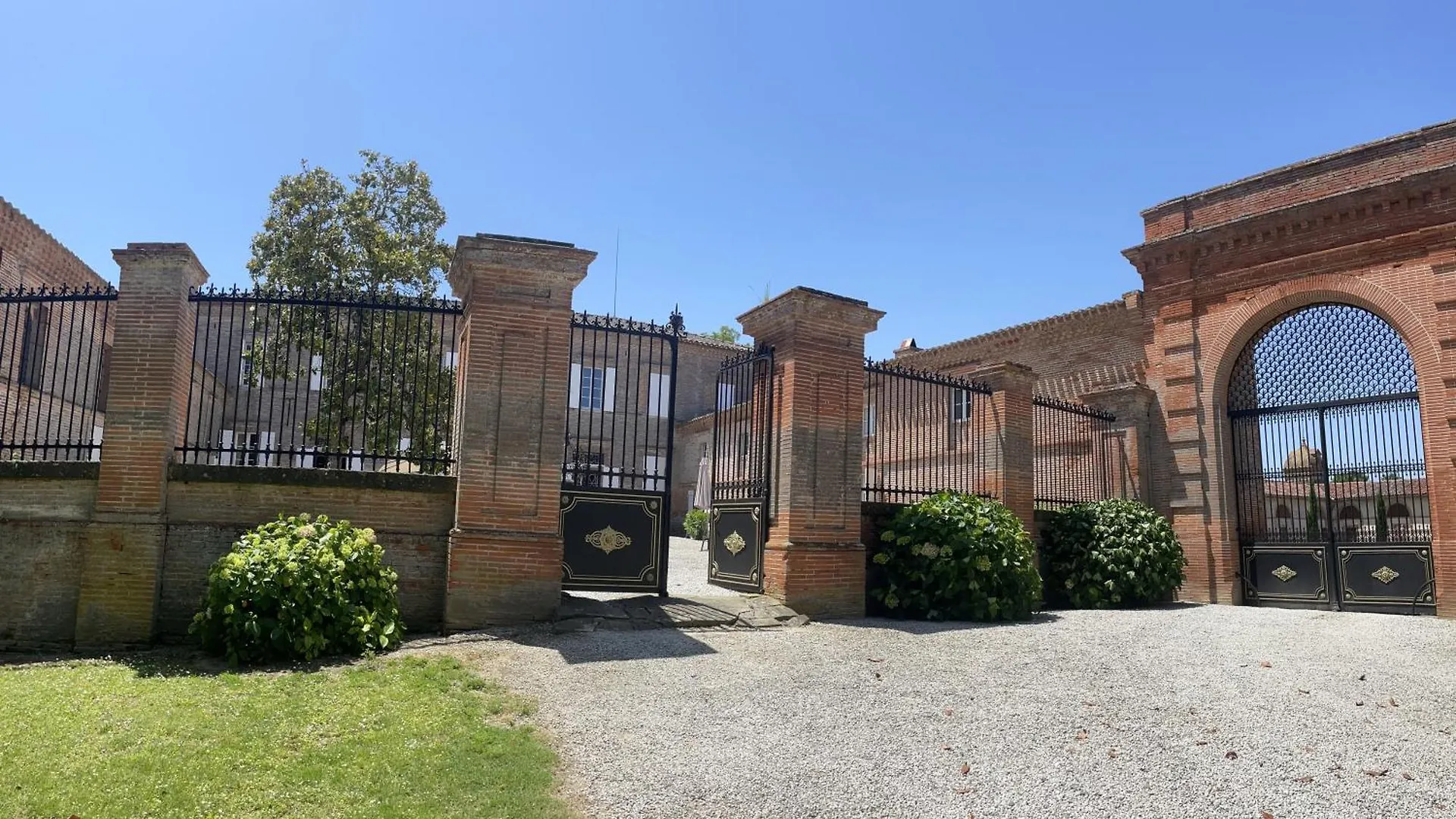 Grand Gite Du Chateau Montlaur  بيت للعطل