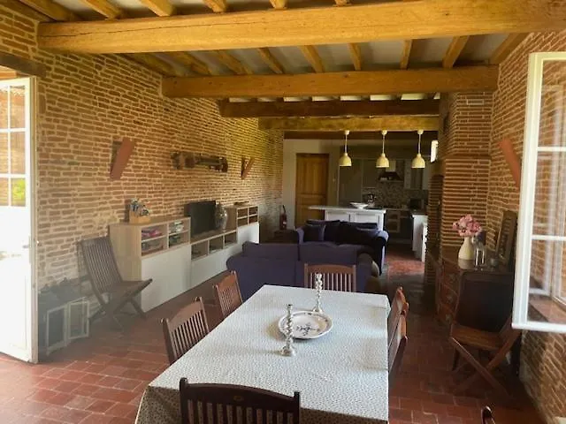 بيت للعطل Grand Gite Du Chateau Montlaur  فرنسا