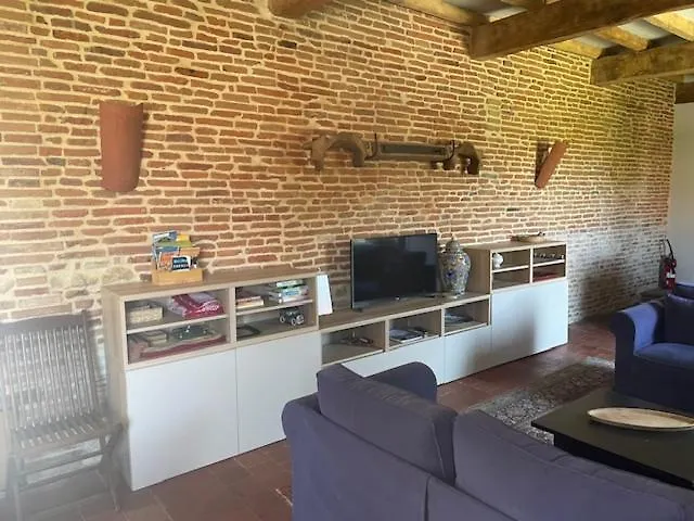 Grand Gite Du Chateau Montlaur  بيت للعطل